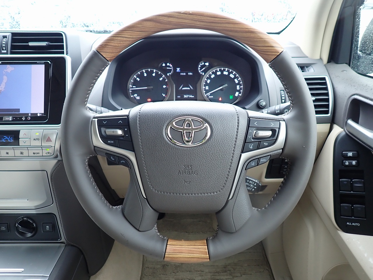 TOYOTA Land Cruiser Prado