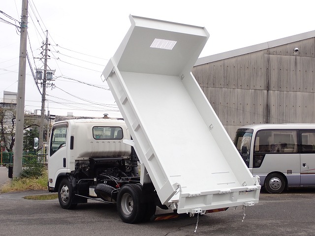 ISUZU Elf Truck