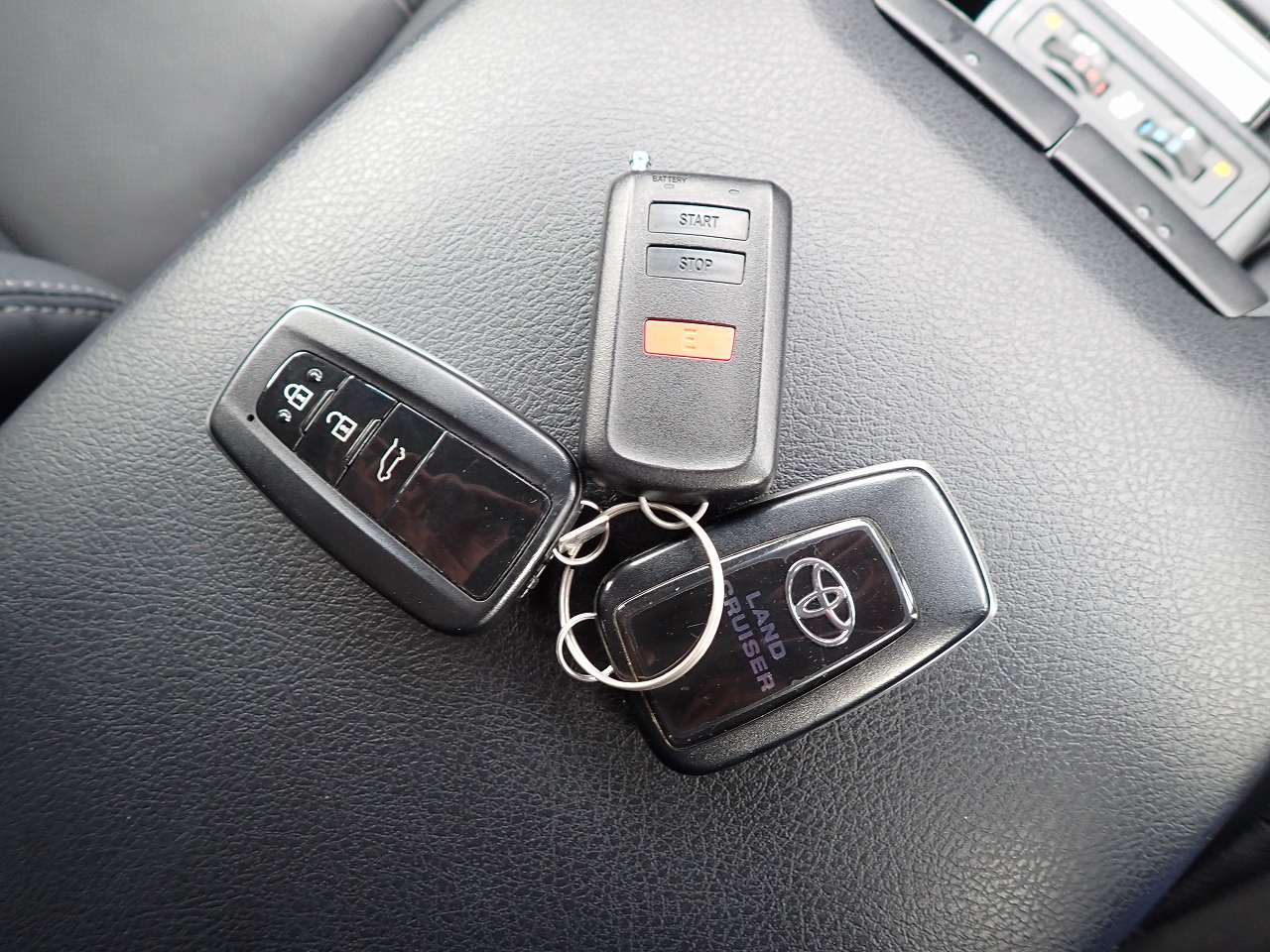 TOYOTA Land Cruiser Prado