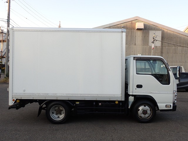 ISUZU Elf Truck