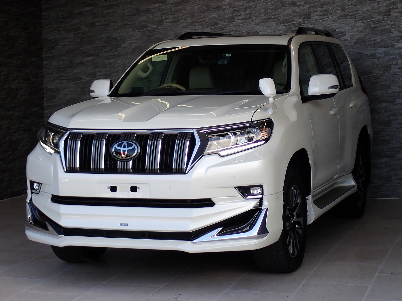 TOYOTA Land Cruiser Prado