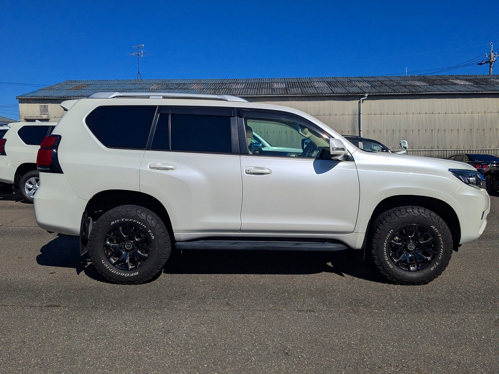 TOYOTA Land Cruiser Prado