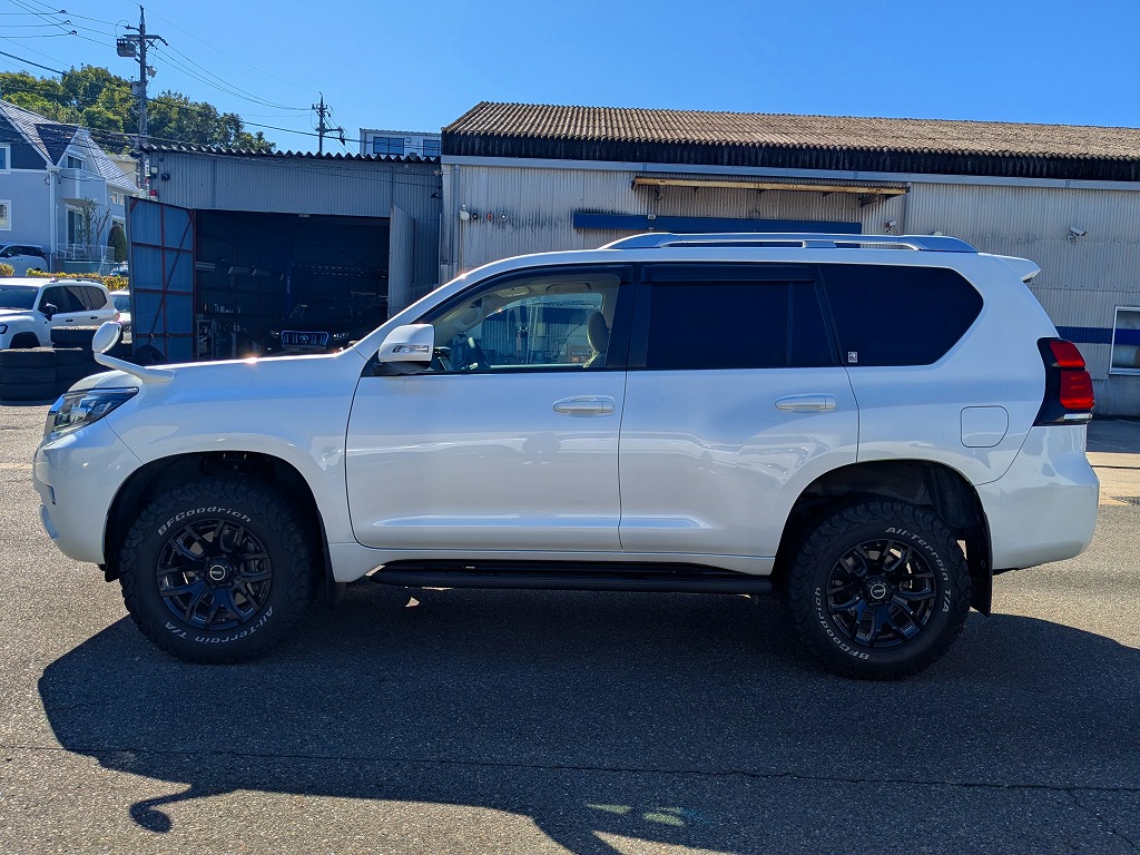 TOYOTA Land Cruiser Prado