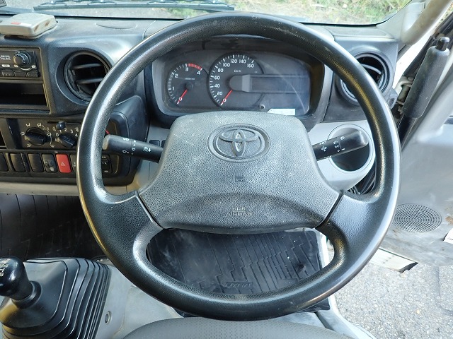 TOYOTA Dyna Truck