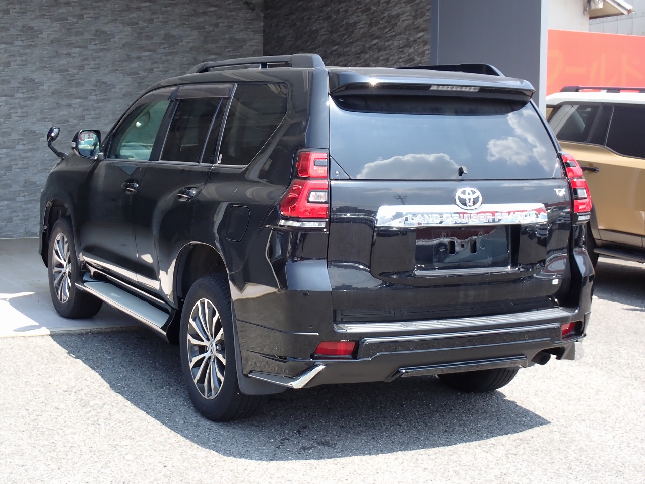 TOYOTA Land Cruiser Prado