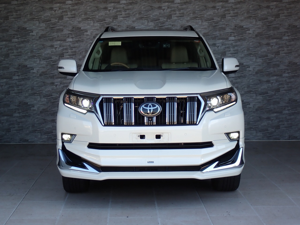 TOYOTA Land Cruiser Prado