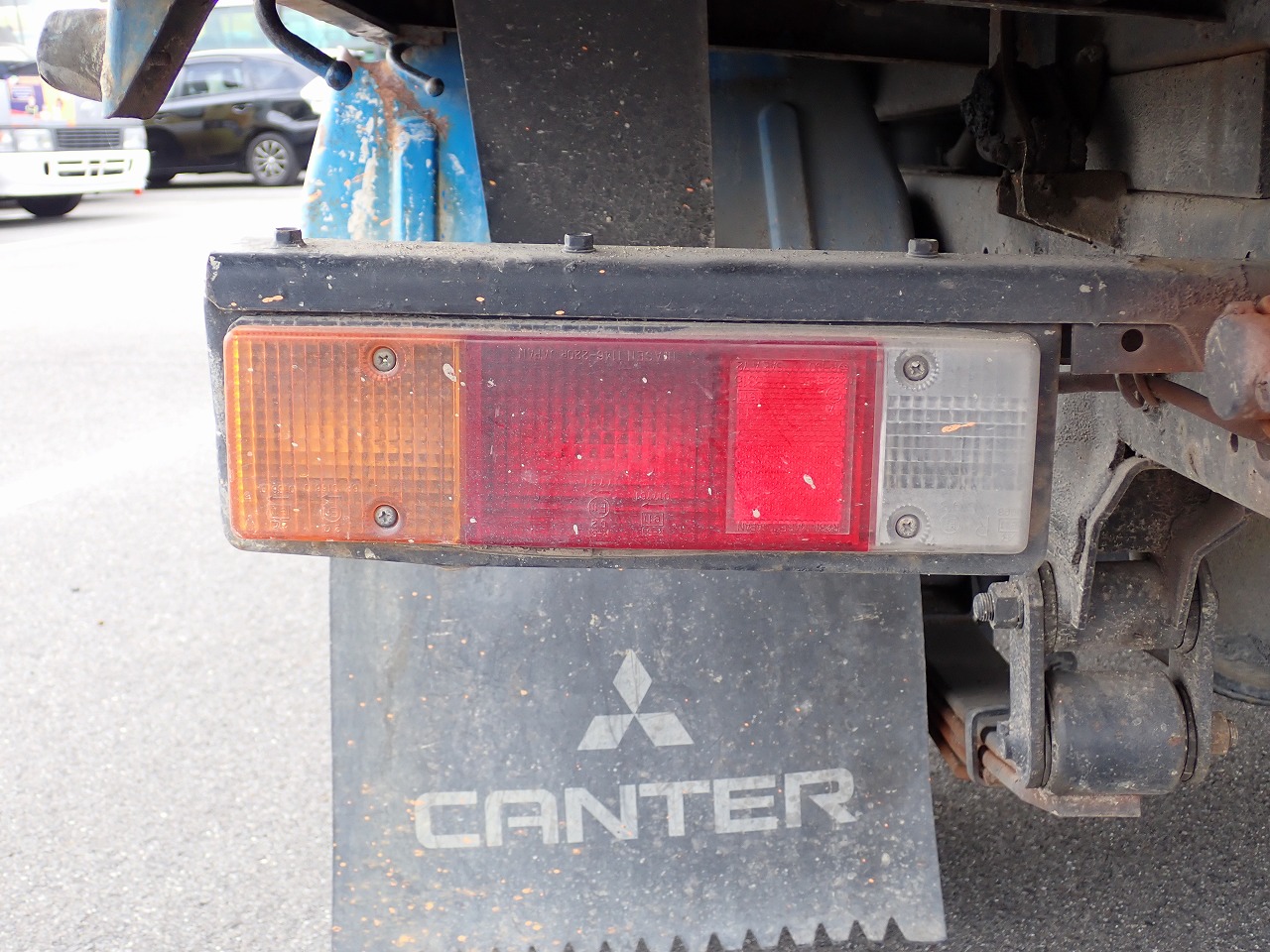 MITSUBISHI Canter