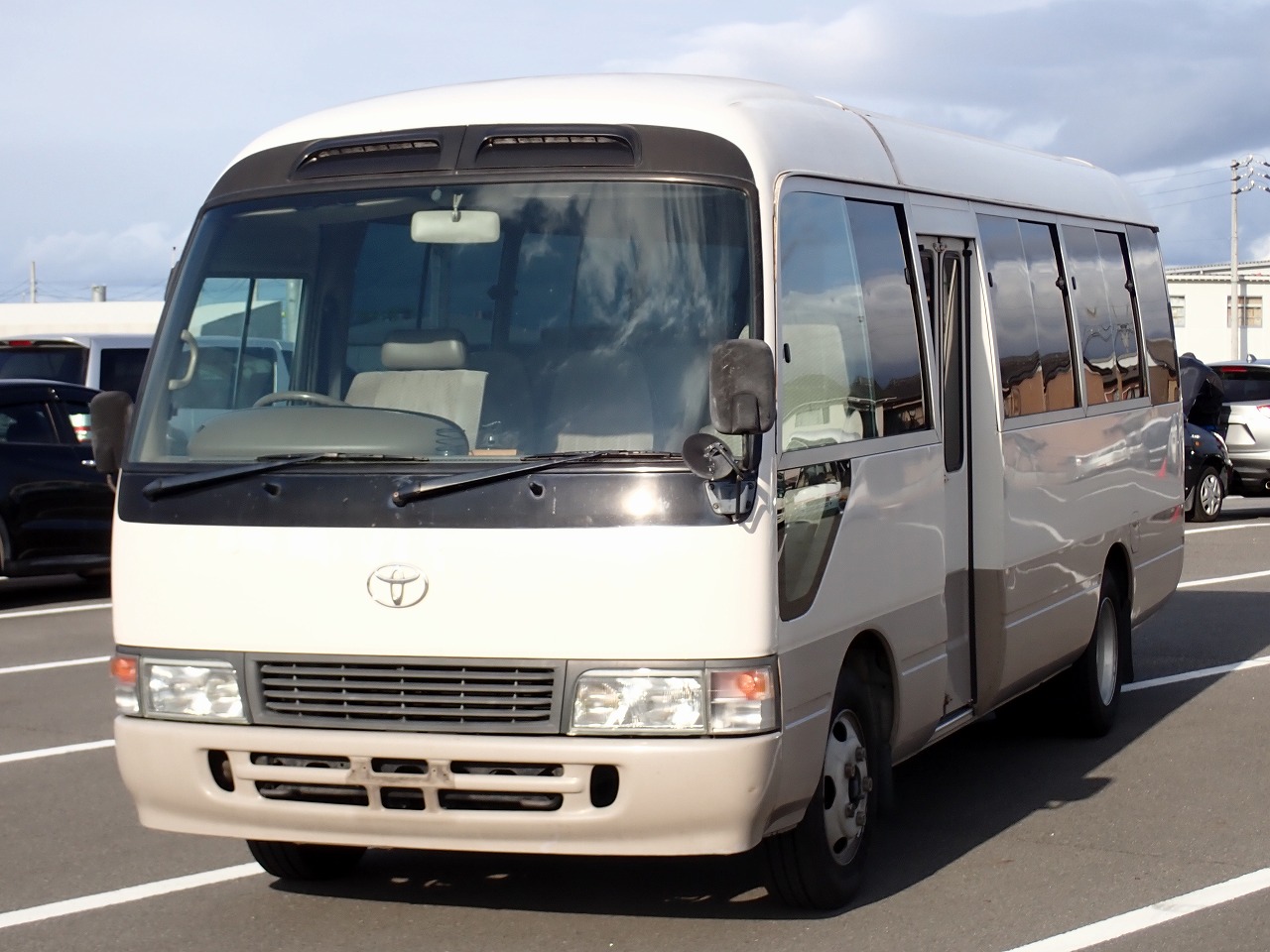 TOYOTA Coaster