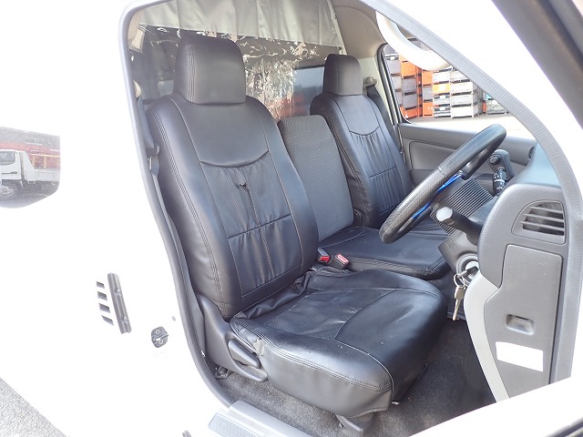 NISSAN NV 350 CARAVAN