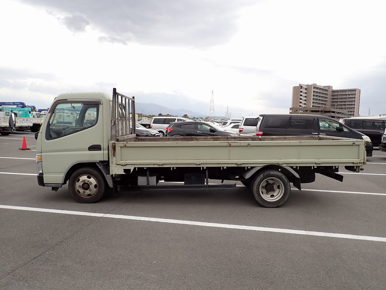 MITSUBISHI Canter
