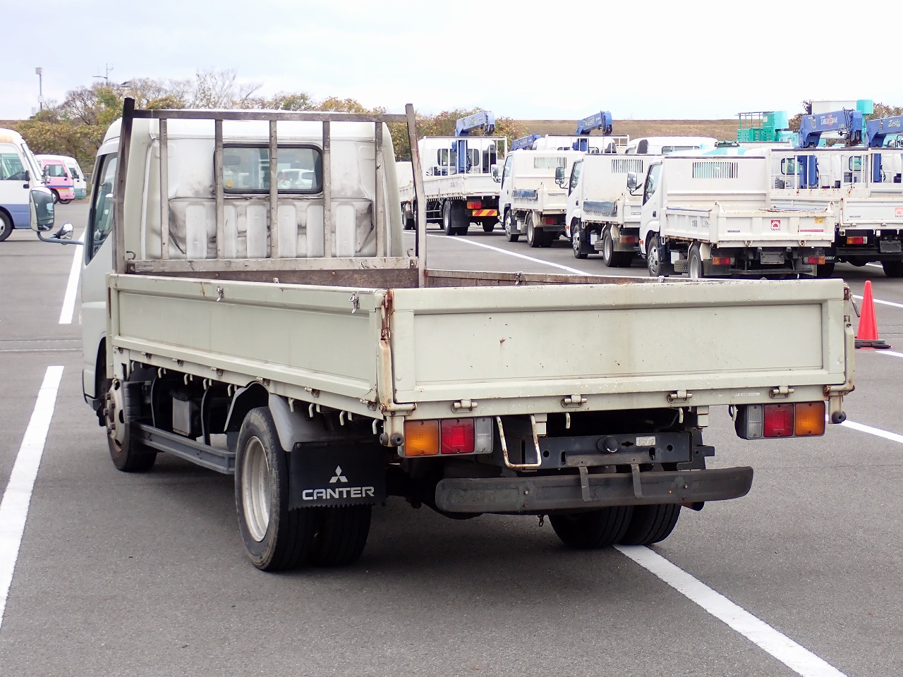 MITSUBISHI Canter
