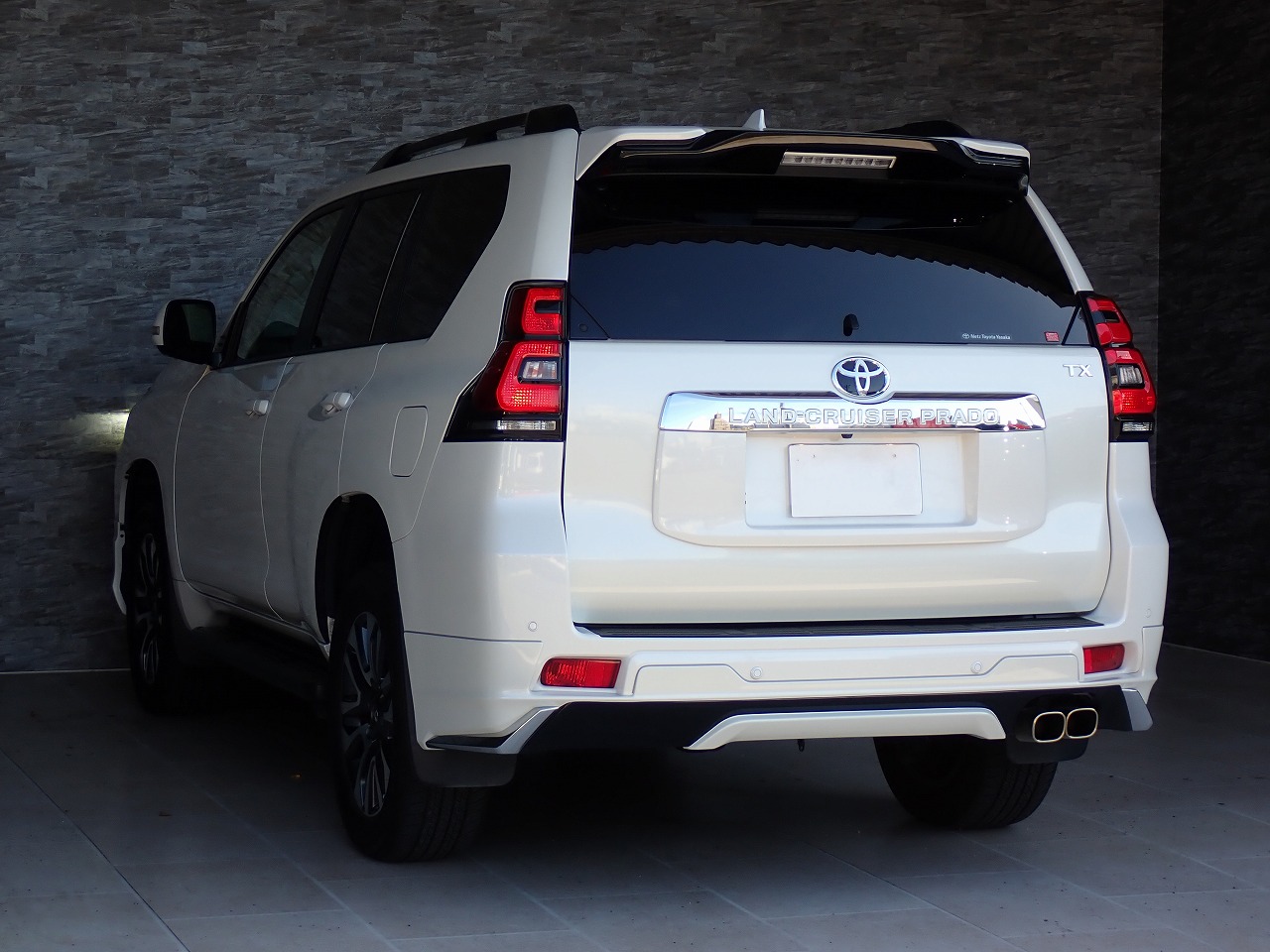 TOYOTA Land Cruiser Prado