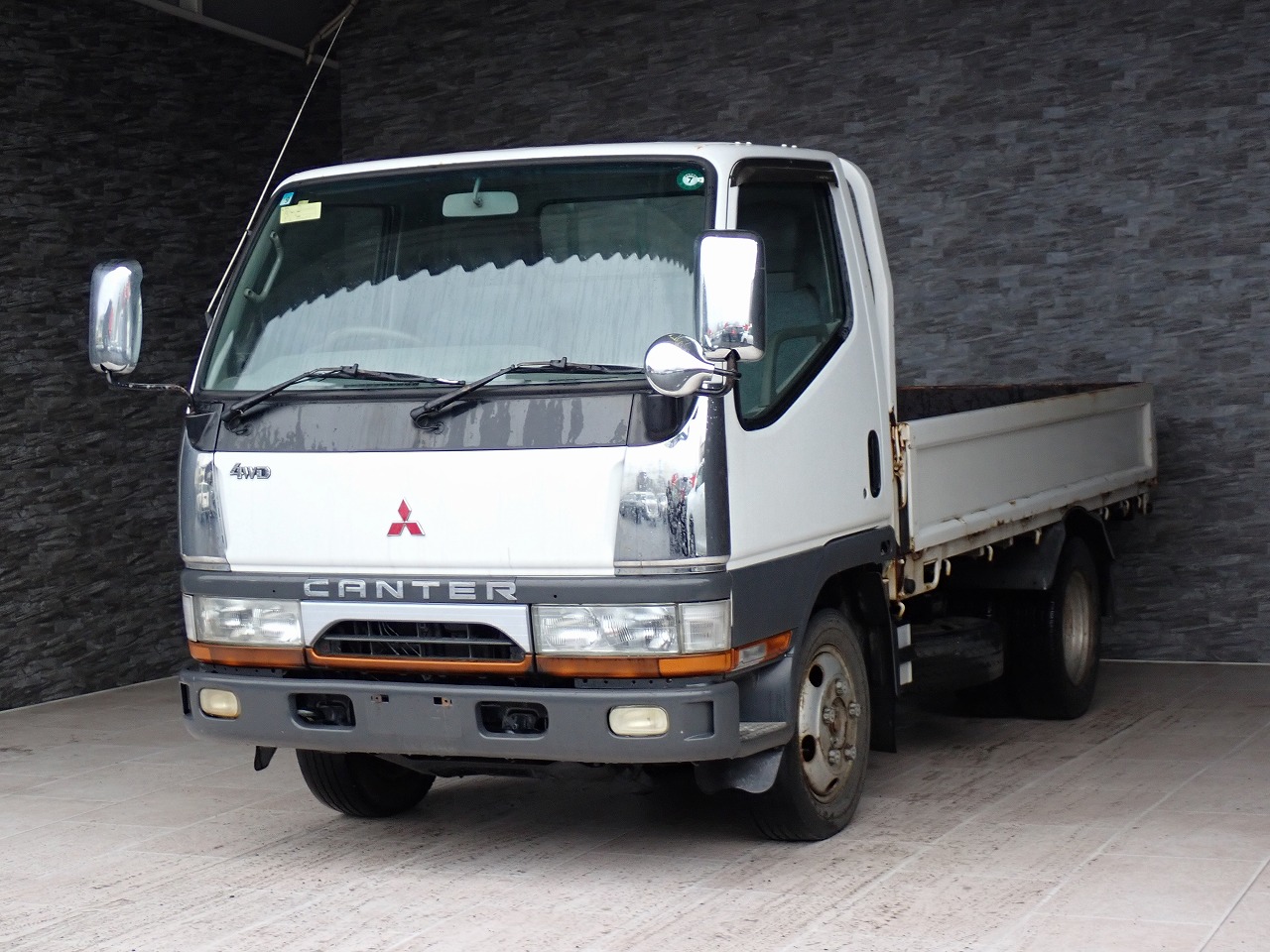 MITSUBISHI Canter