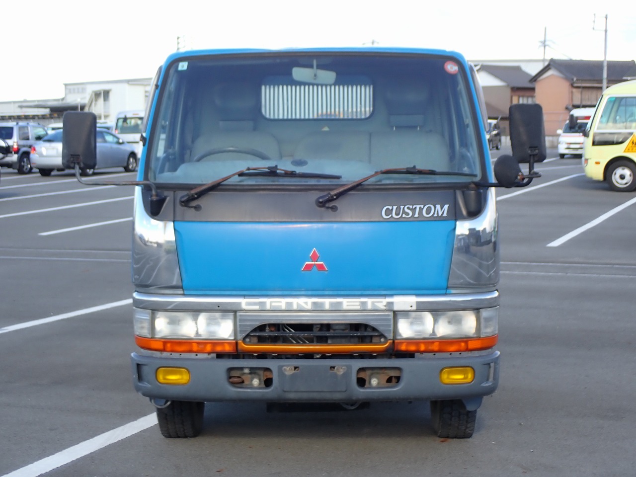 MITSUBISHI Canter