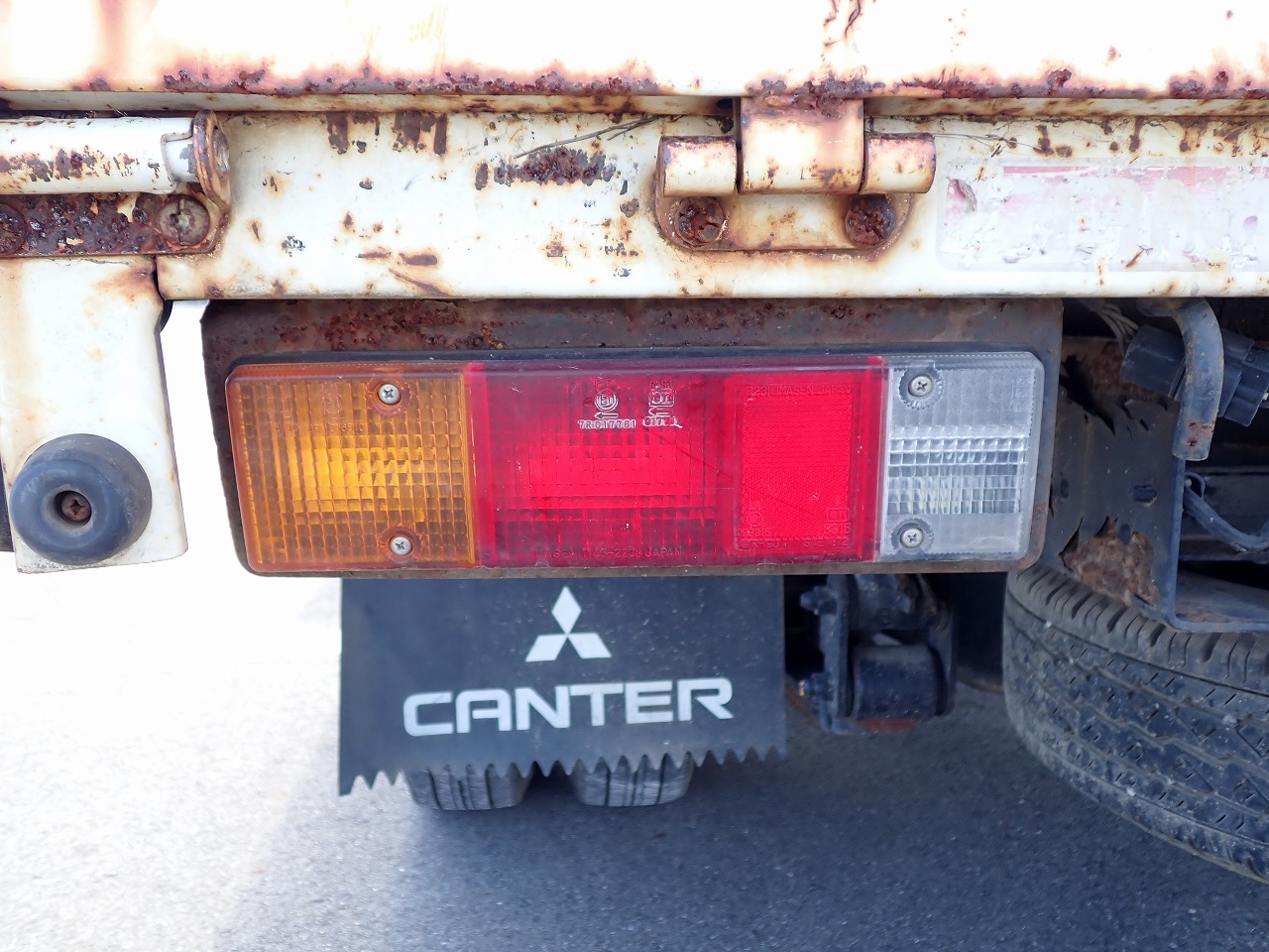 MITSUBISHI Canter