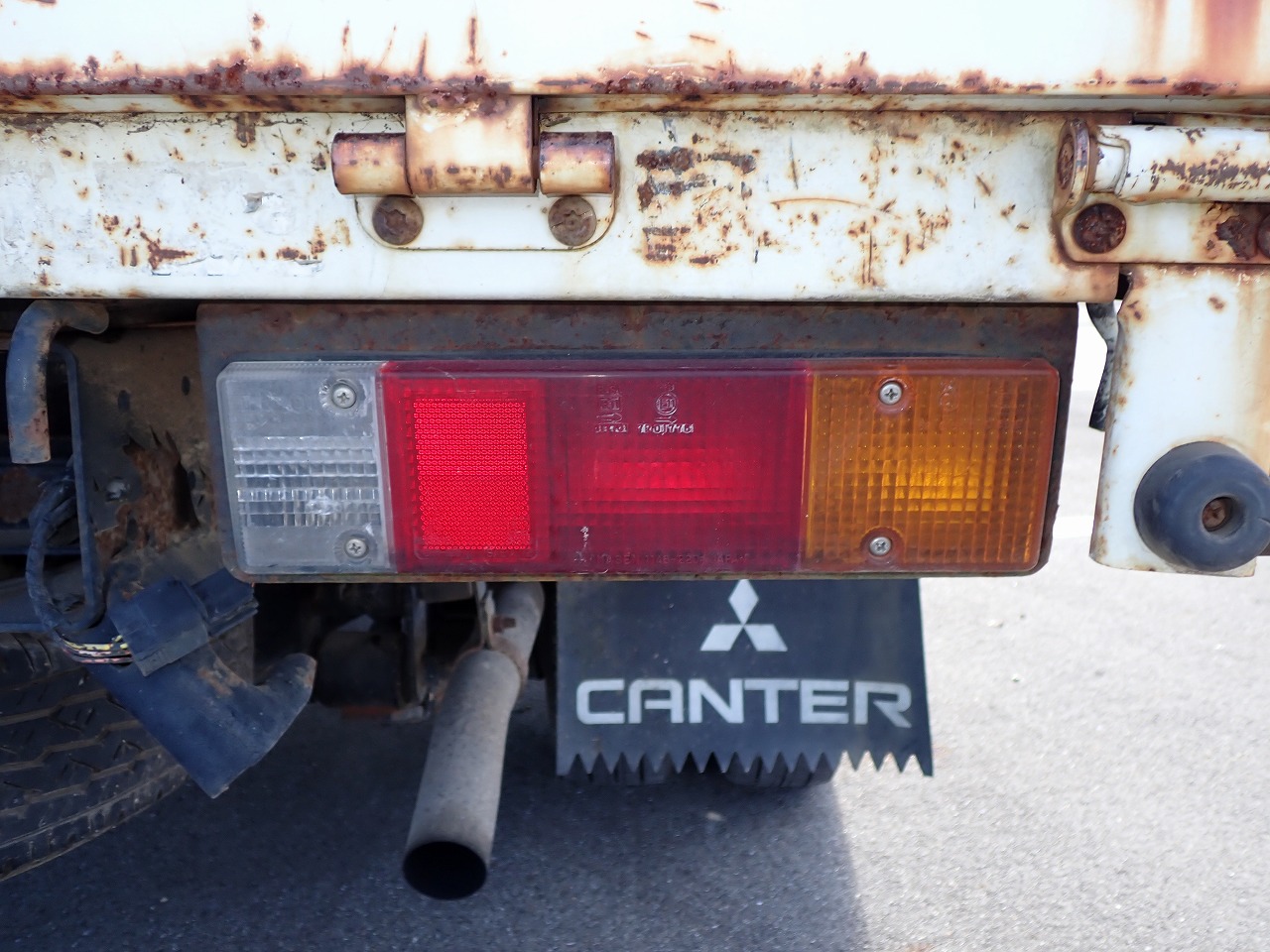 MITSUBISHI Canter