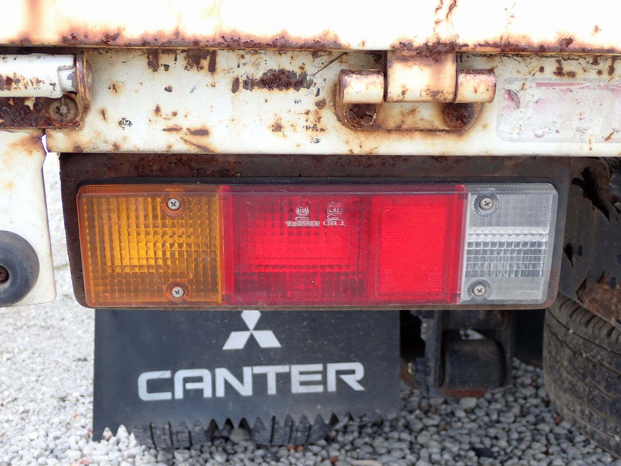 MITSUBISHI Canter