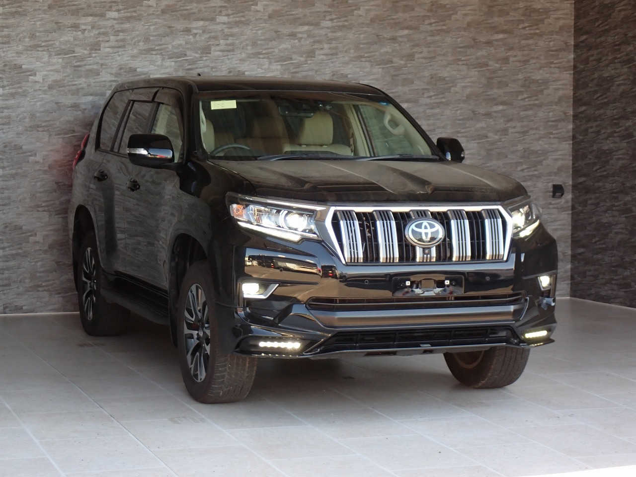 TOYOTA Land Cruiser Prado