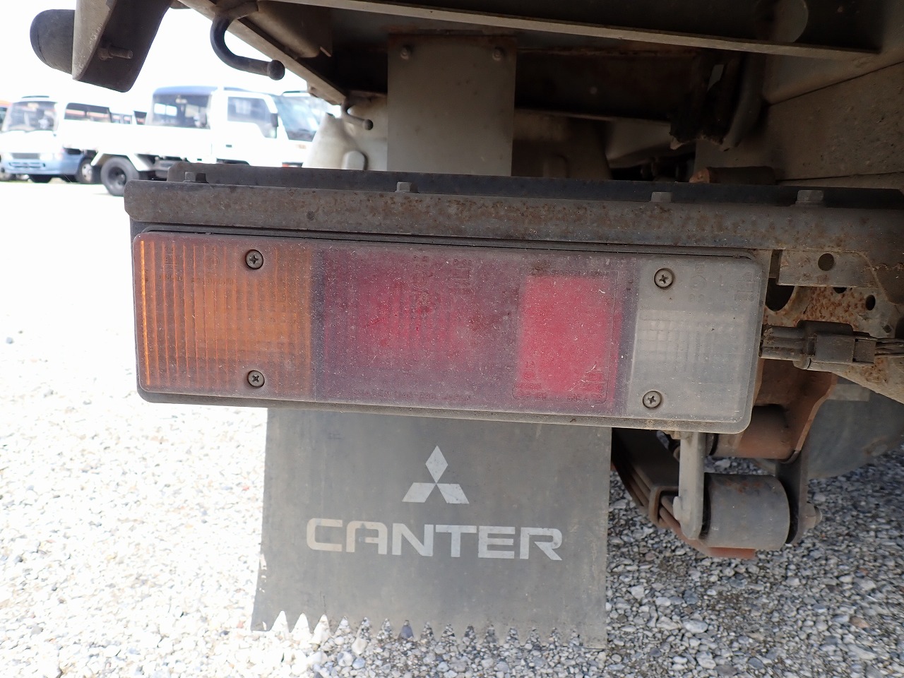 MITSUBISHI Canter
