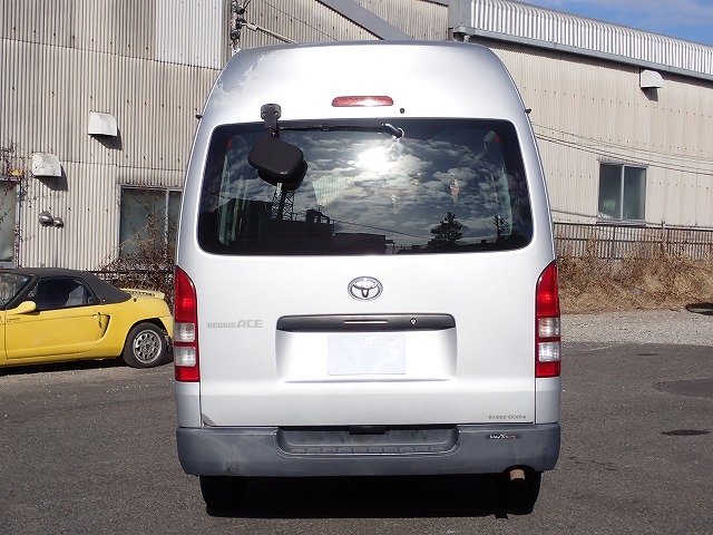 TOYOTA Regius Ace 