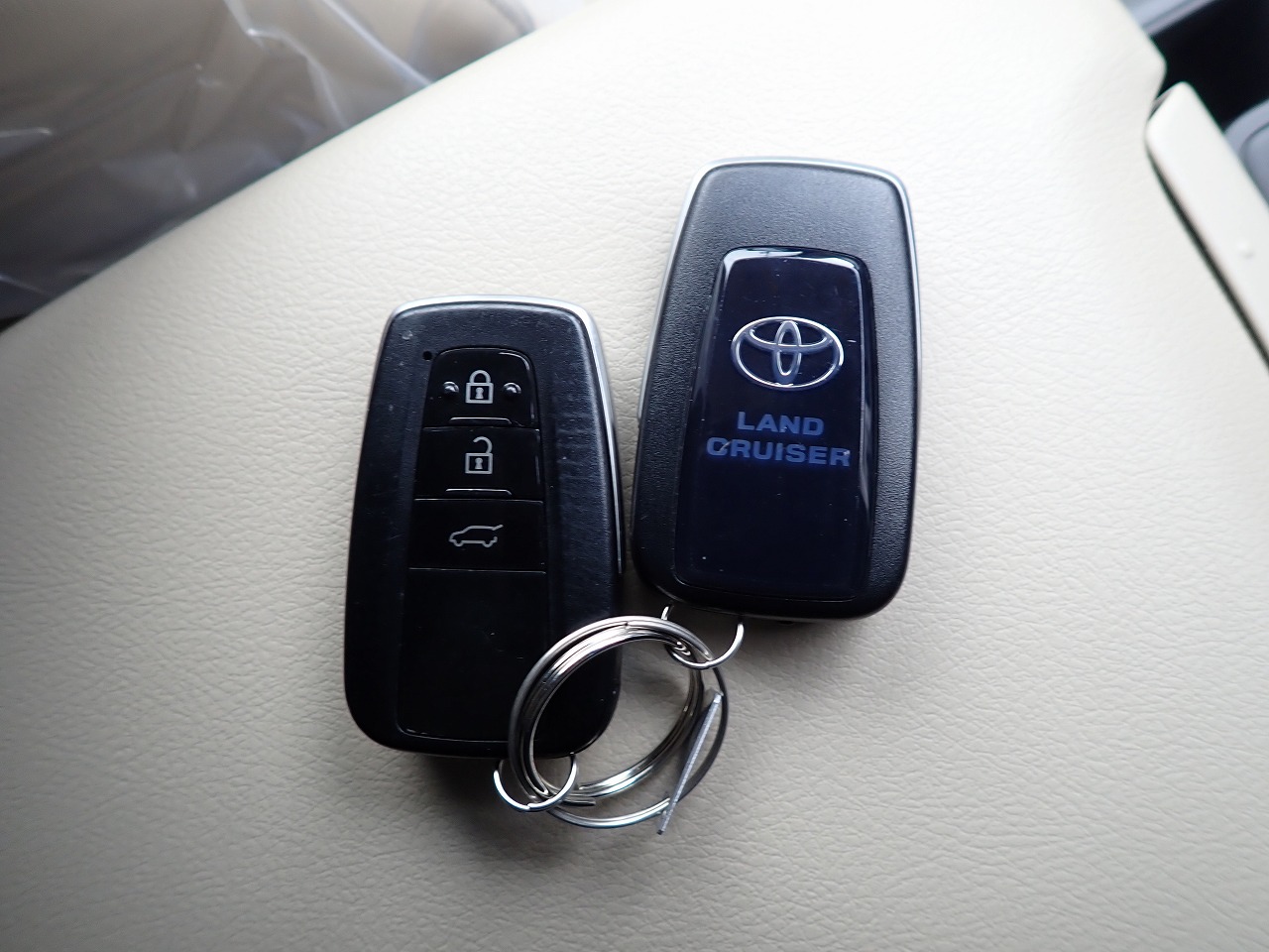 TOYOTA Land Cruiser Prado