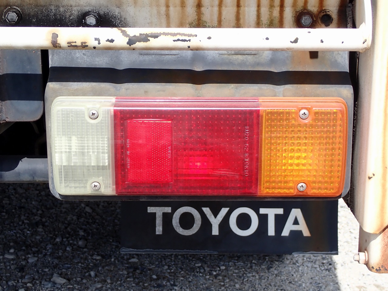 TOYOTA Dyna Truck