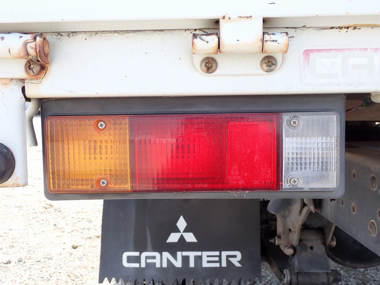 MITSUBISHI Canter