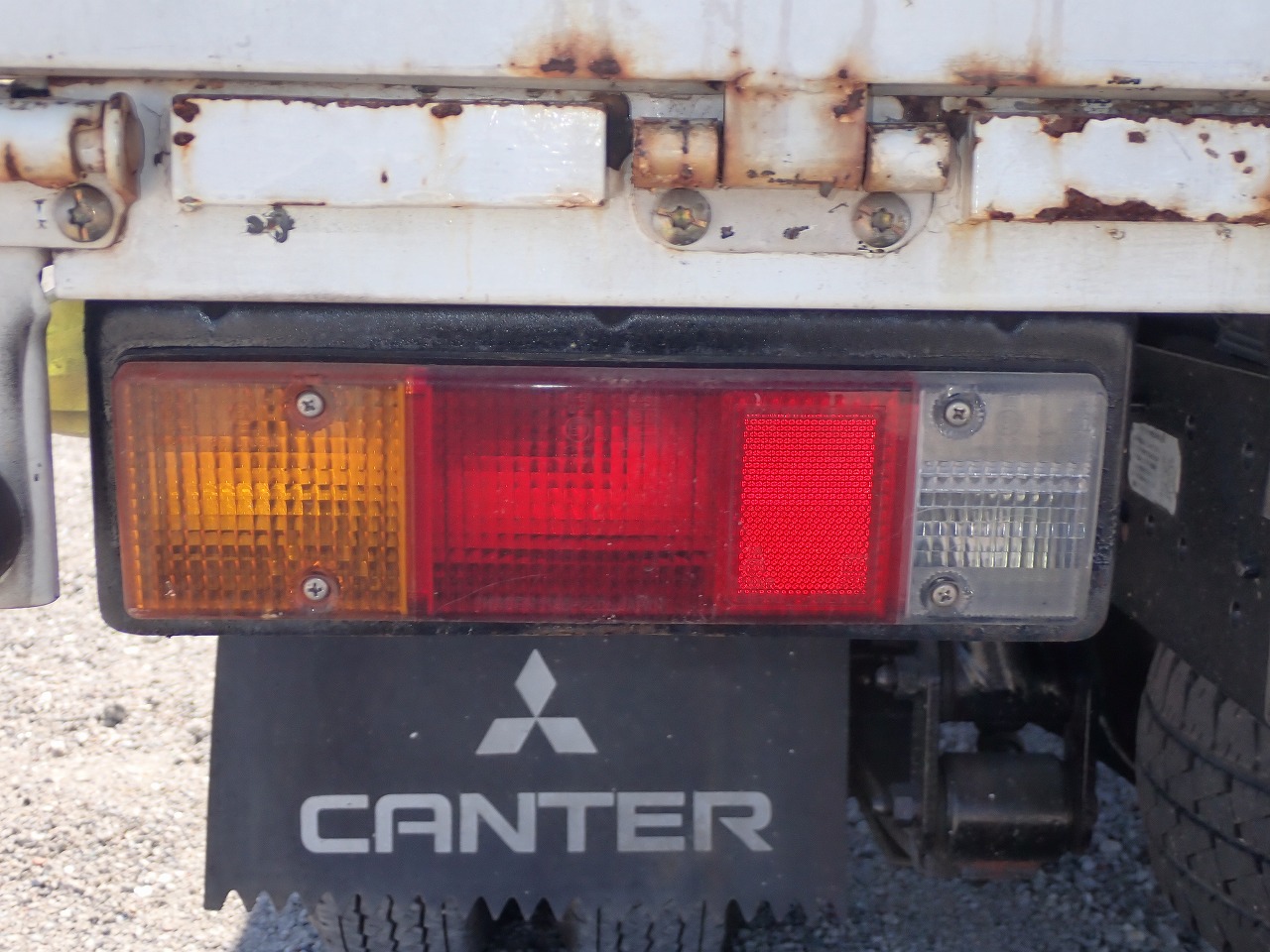 MITSUBISHI Canter