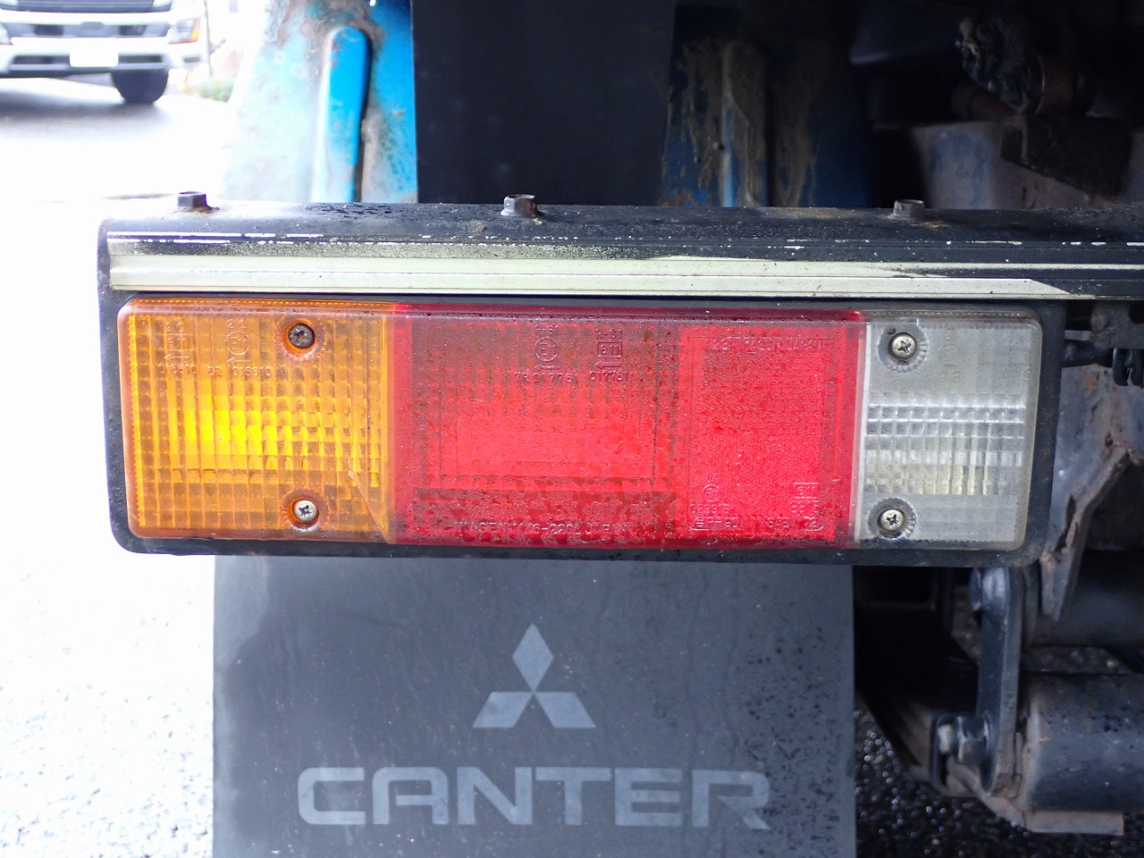 MITSUBISHI Canter