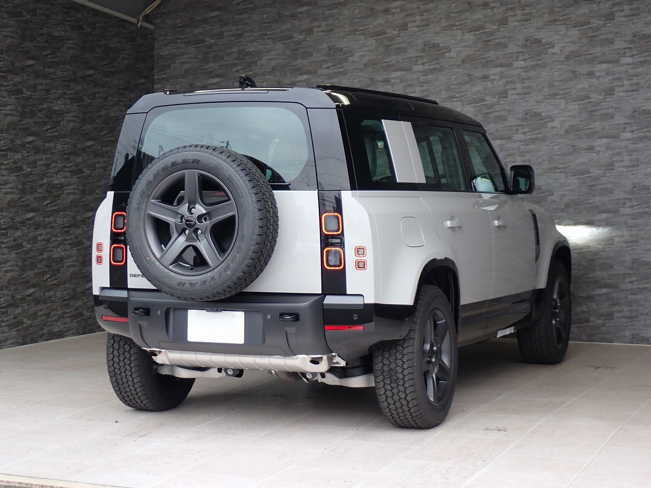 LAND ROVER Defender