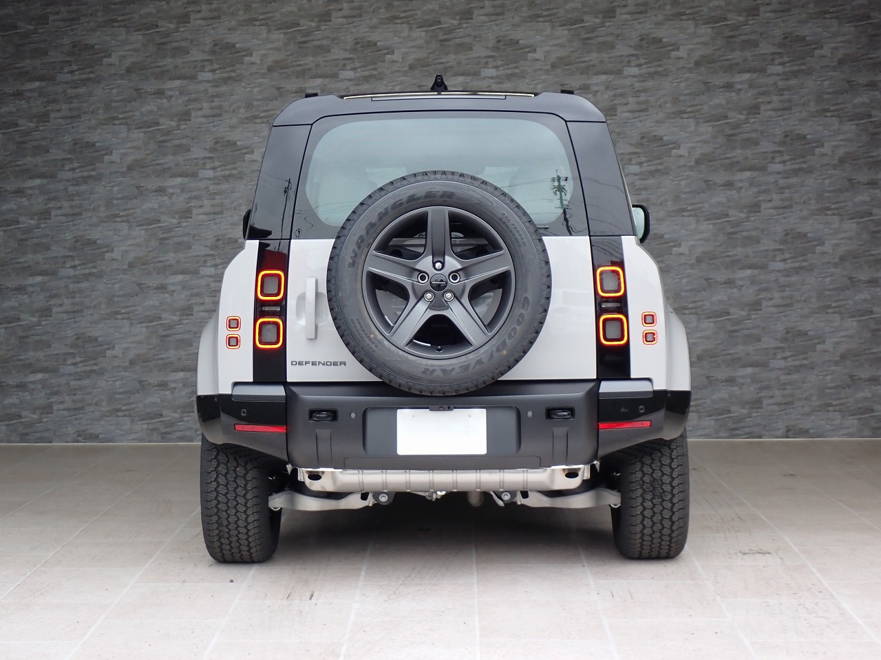 LAND ROVER Defender