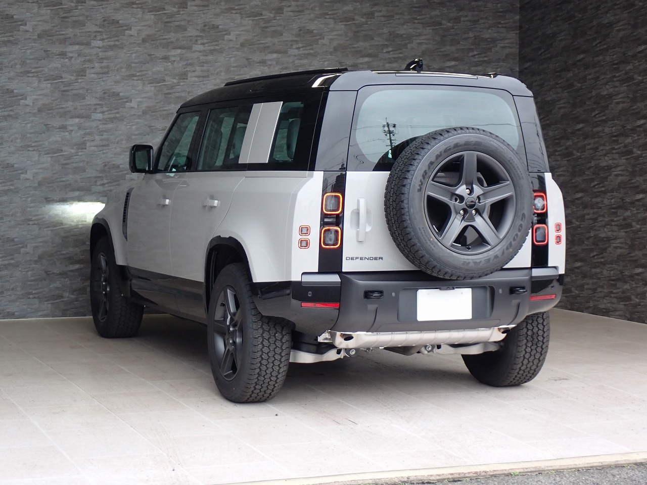 LAND ROVER Defender
