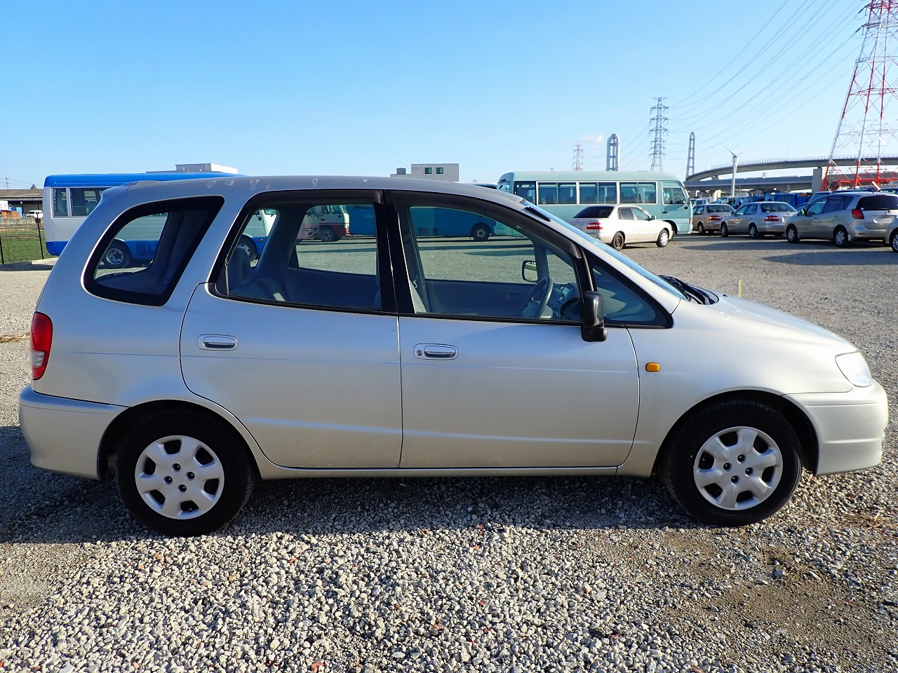 TOYOTA Corolla Spacio