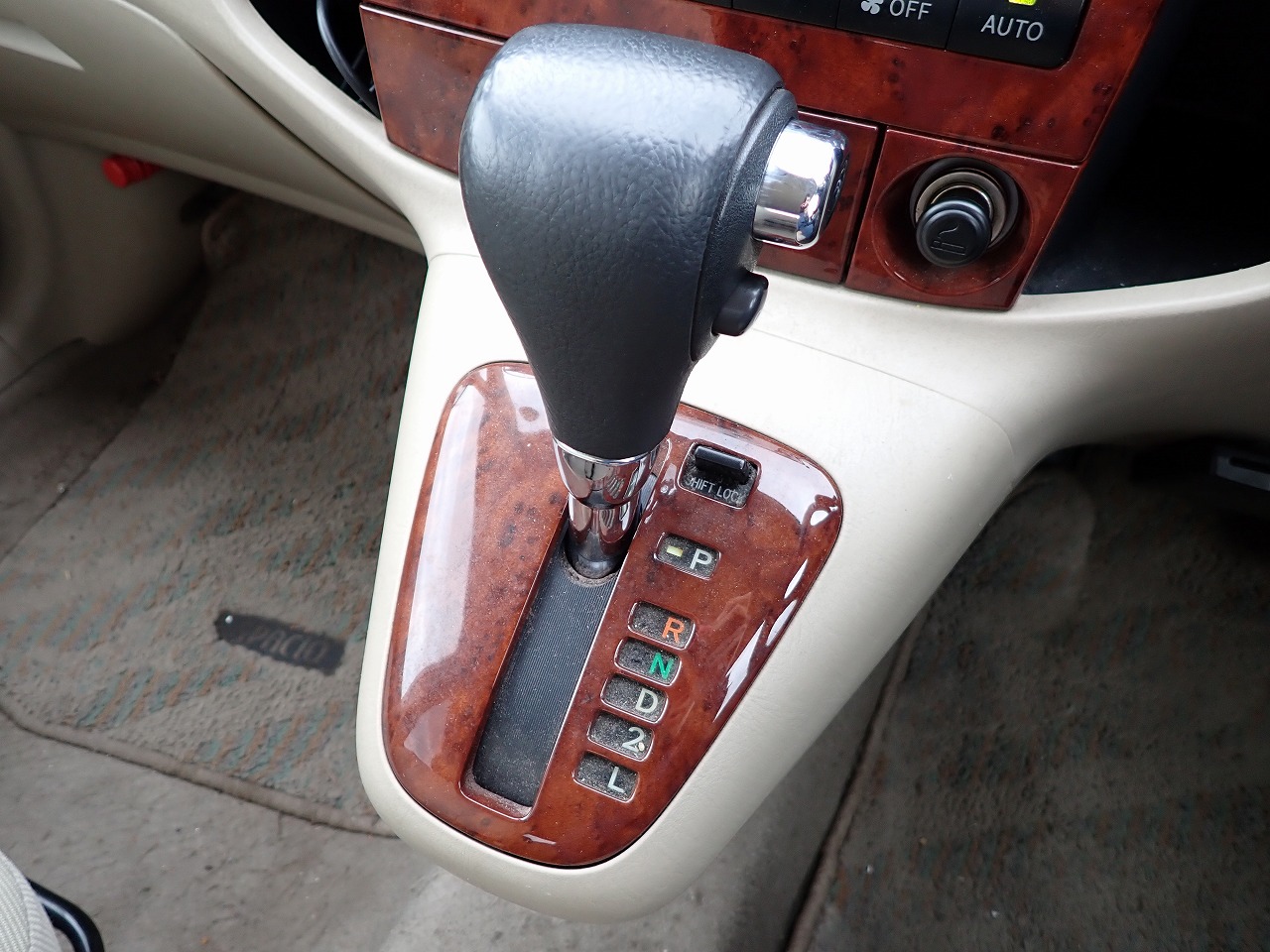 TOYOTA Corolla Spacio