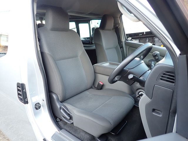 NISSAN NV 350 CARAVAN