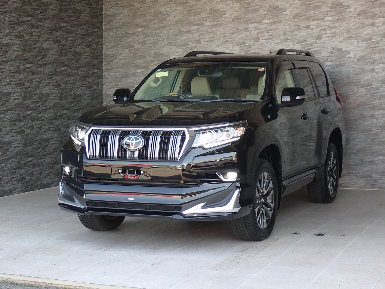 TOYOTA Land Cruiser Prado