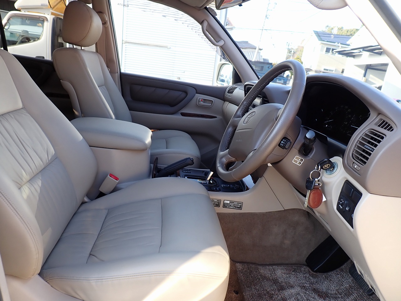 TOYOTA Land Cruiser 100