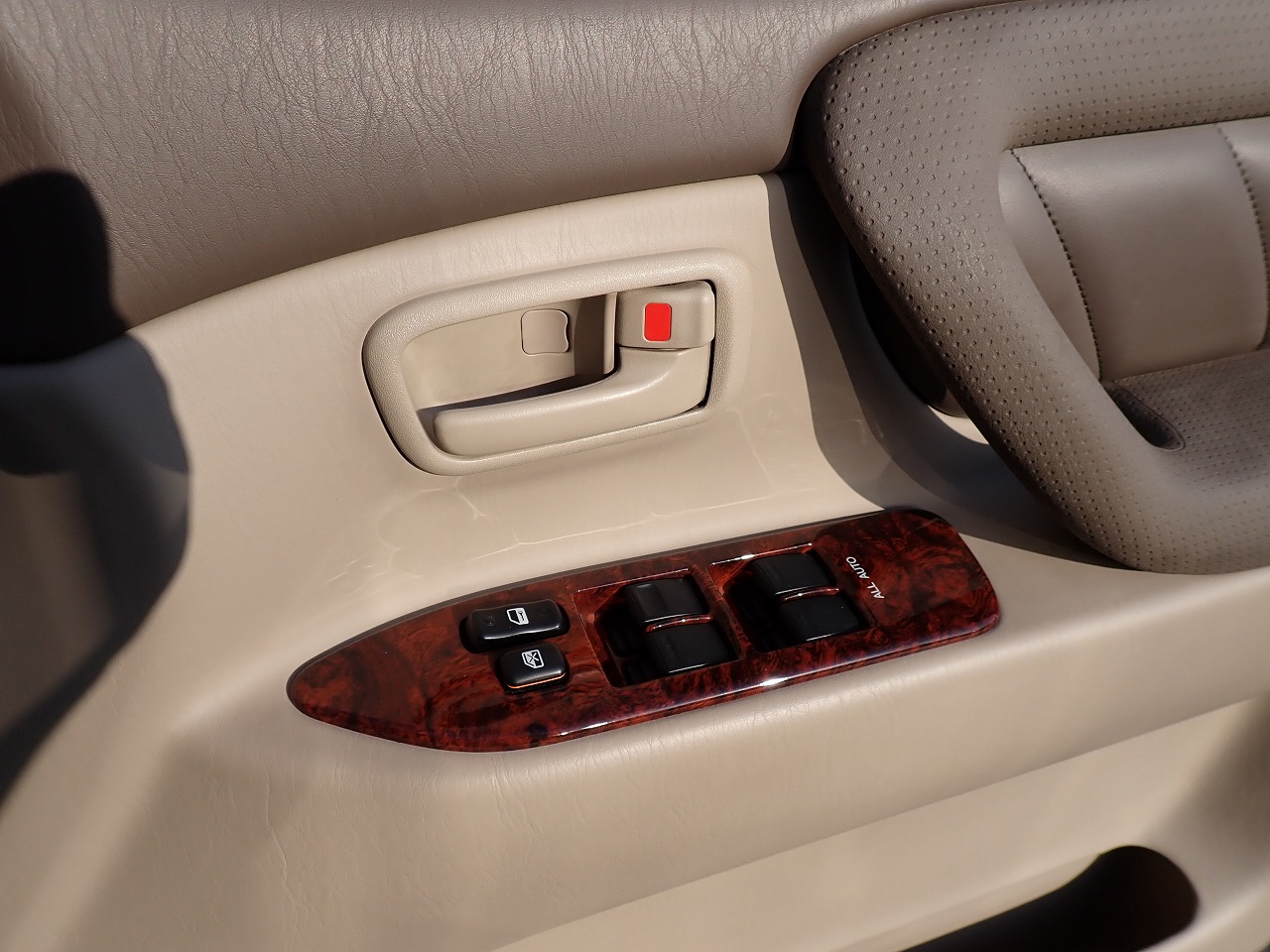 TOYOTA Land Cruiser 100