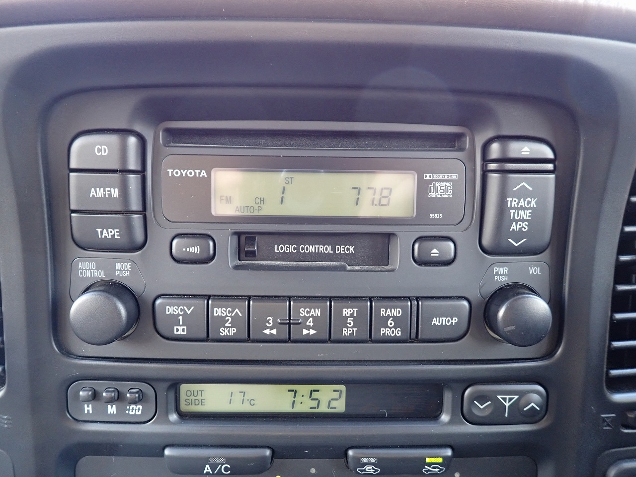 TOYOTA Land Cruiser 100