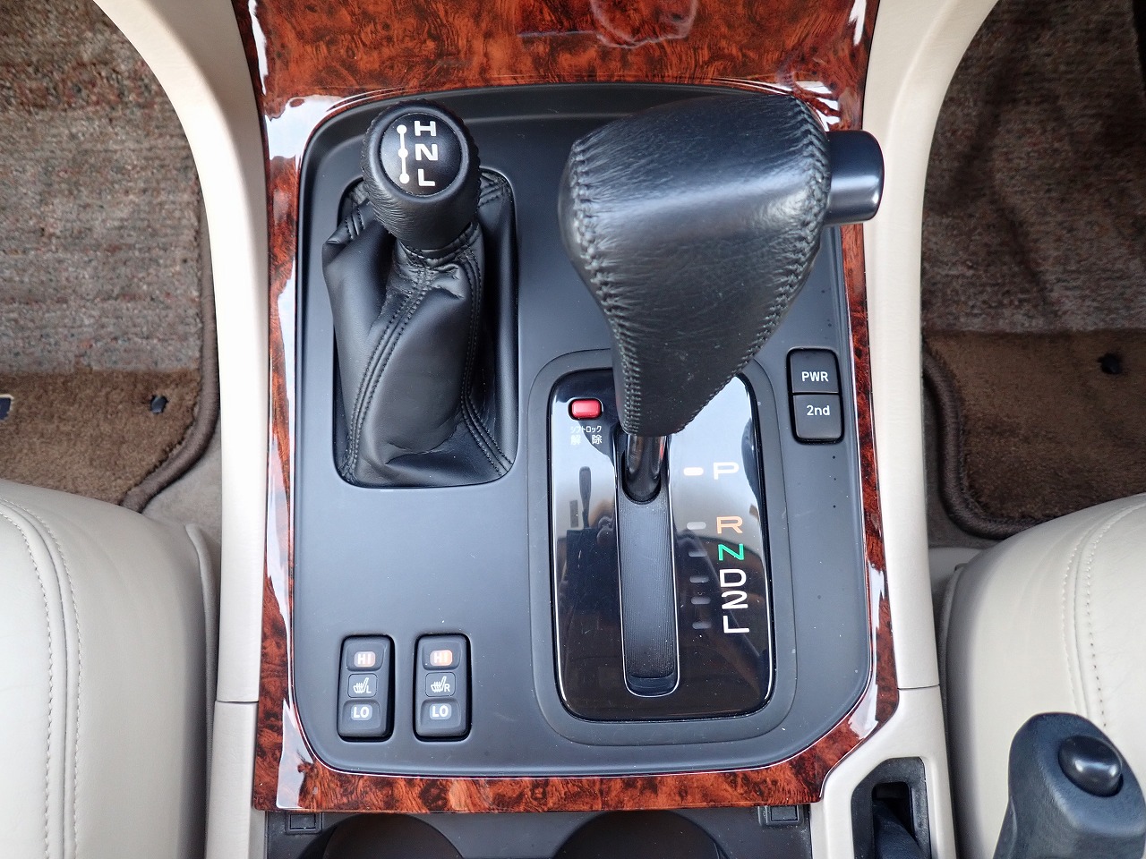 TOYOTA Land Cruiser 100