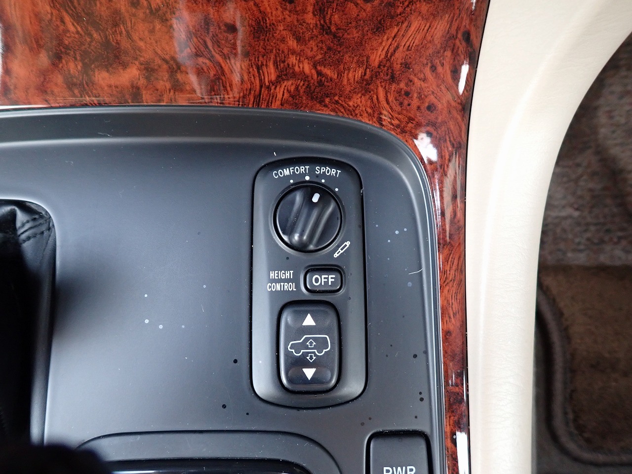 TOYOTA Land Cruiser 100