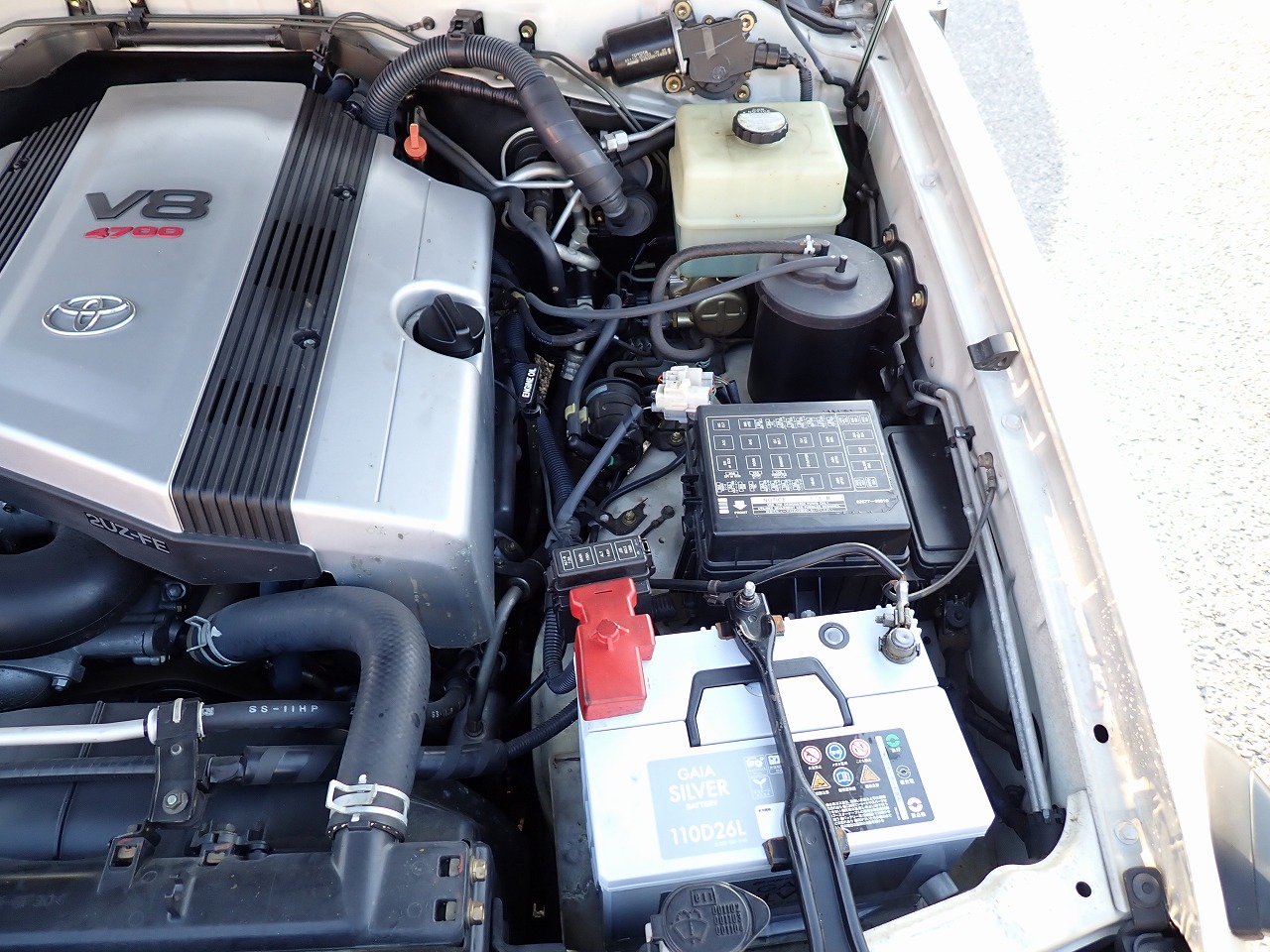 TOYOTA Land Cruiser 100