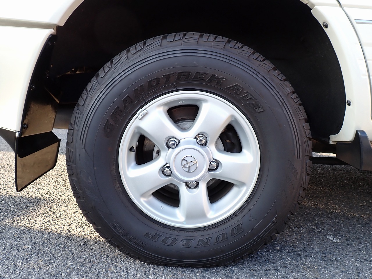 TOYOTA Land Cruiser 100