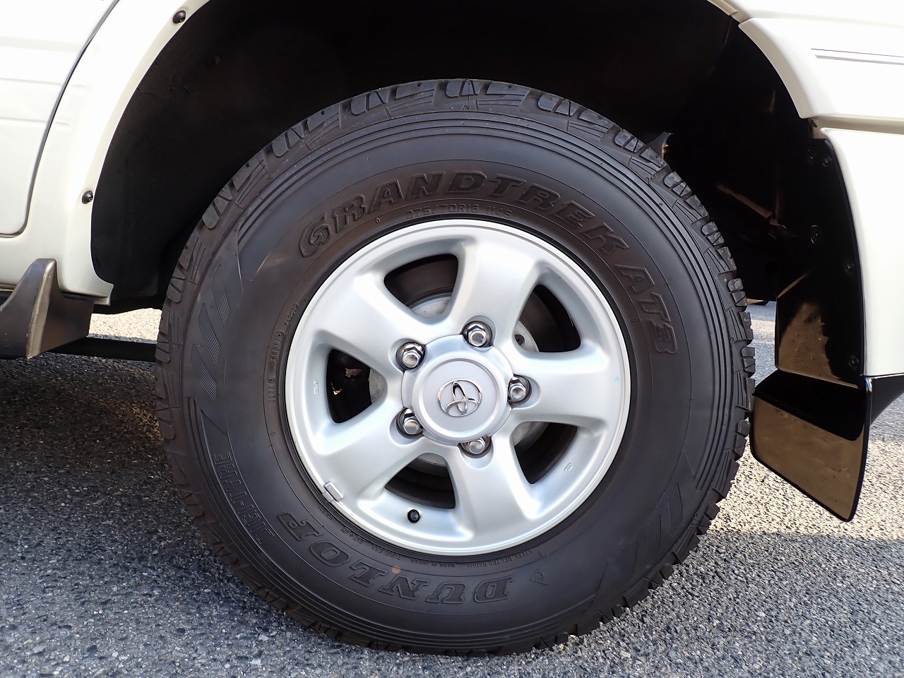 TOYOTA Land Cruiser 100