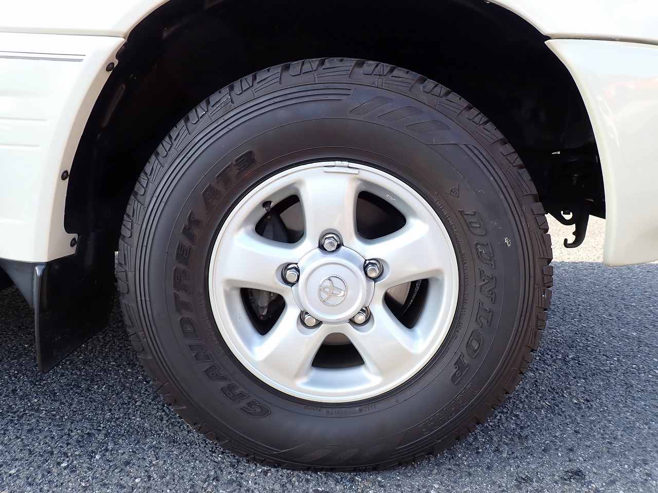 TOYOTA Land Cruiser 100