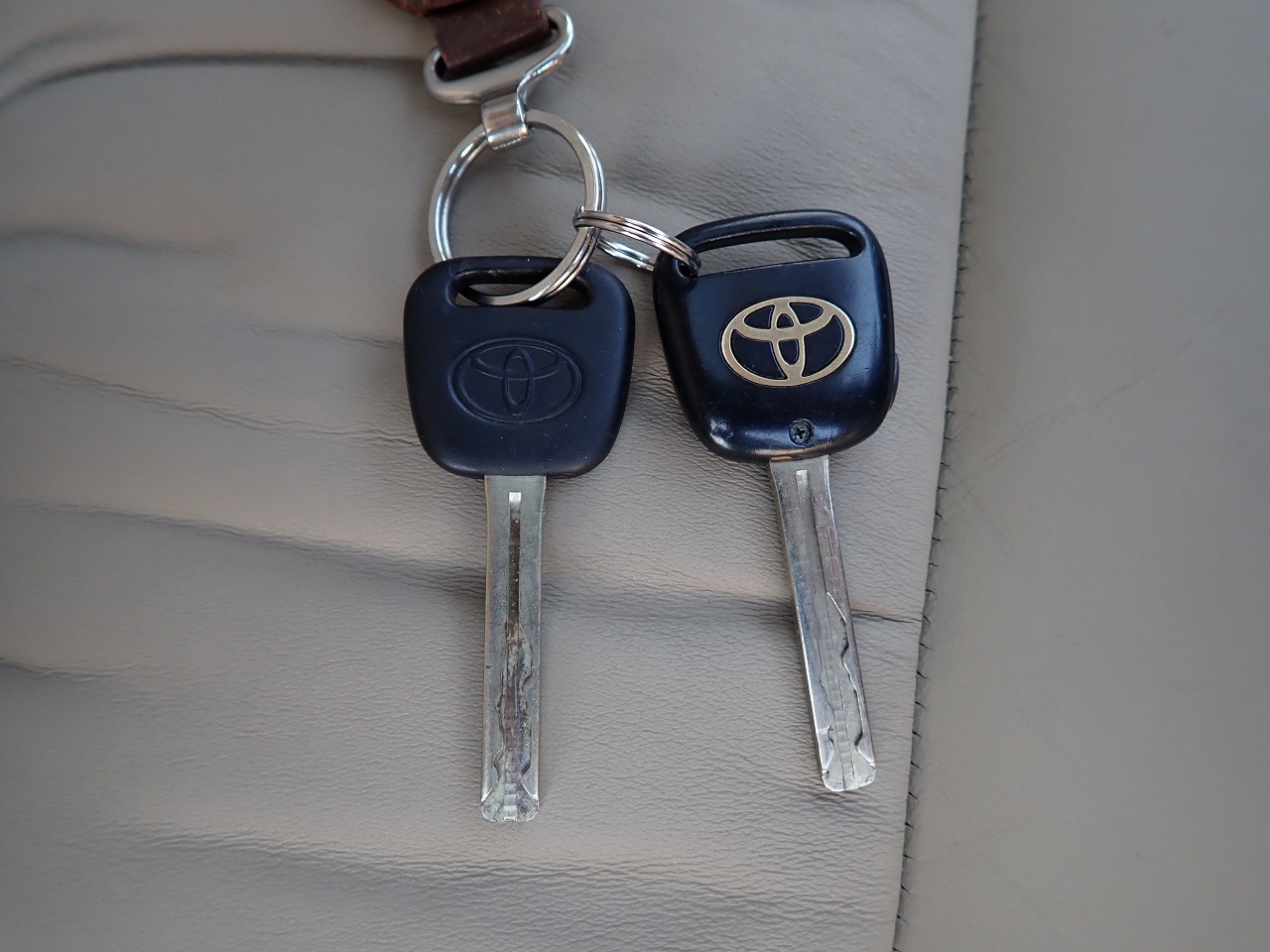 TOYOTA Land Cruiser 100