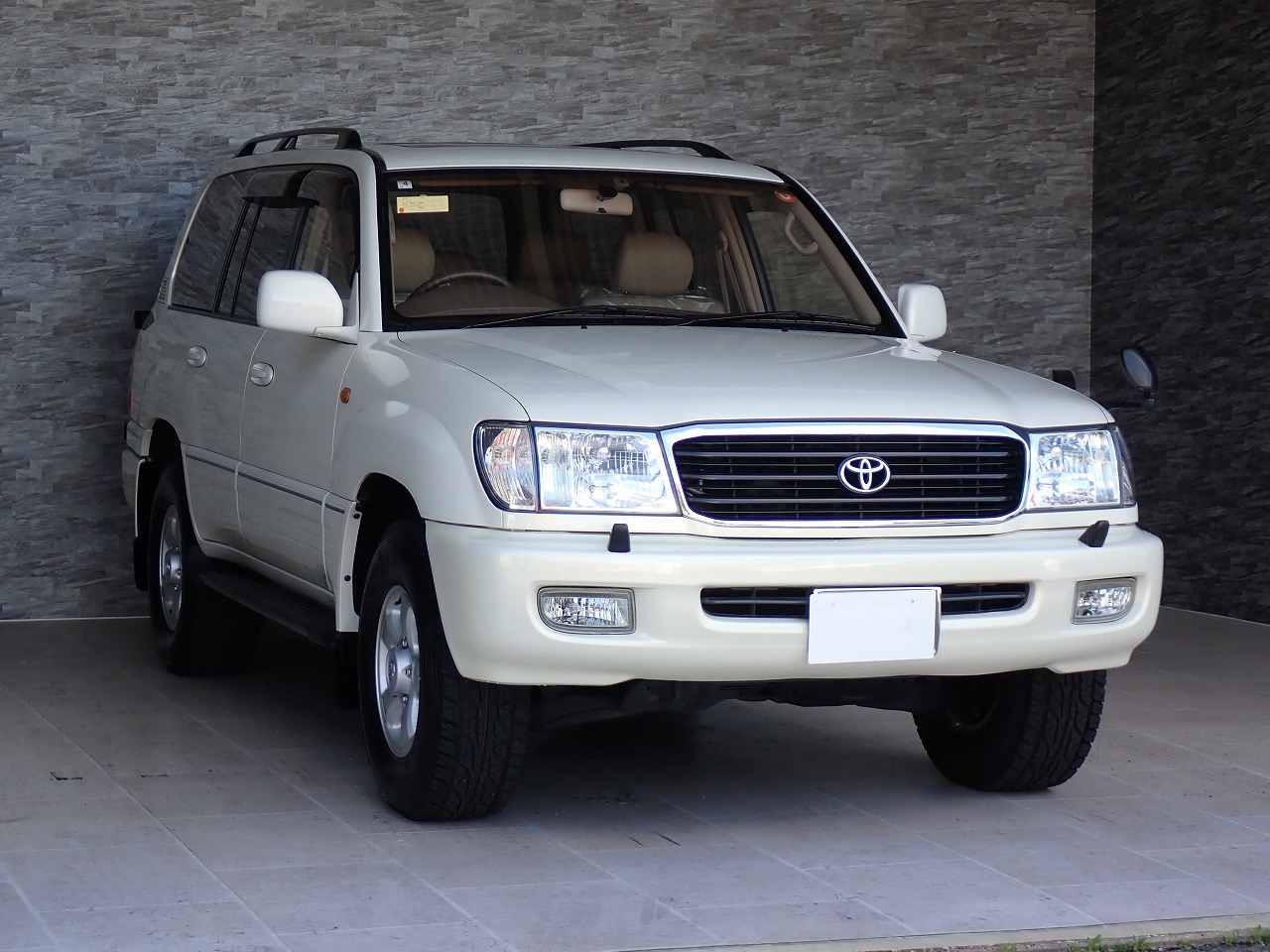 TOYOTA Land Cruiser 100