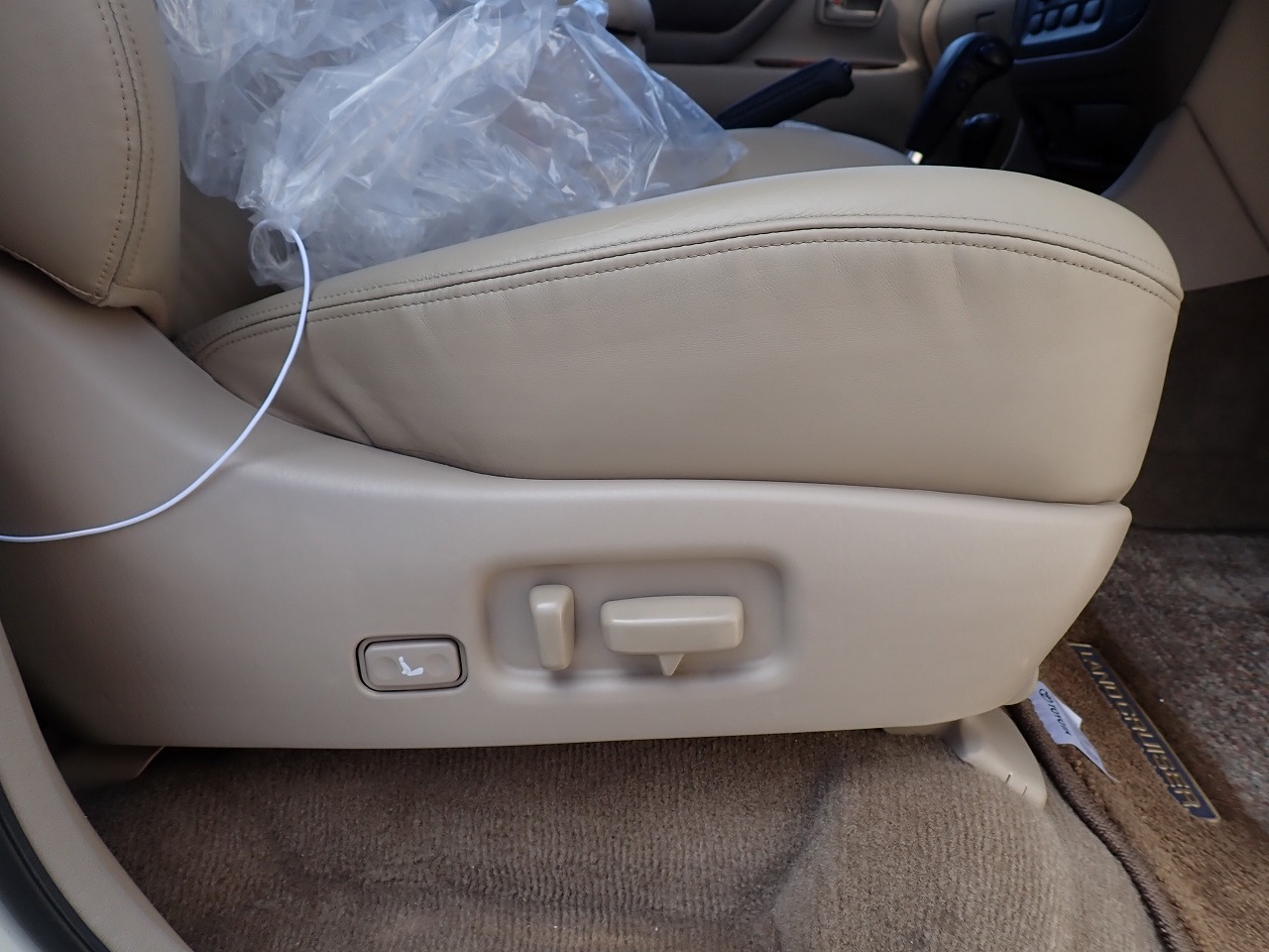 TOYOTA Land Cruiser 100