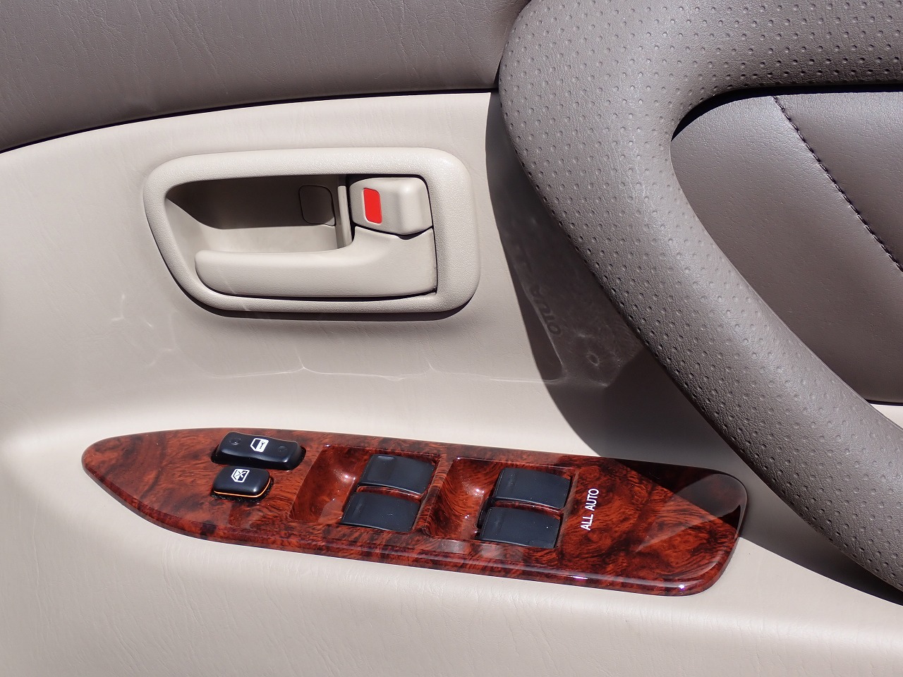 TOYOTA Land Cruiser 100