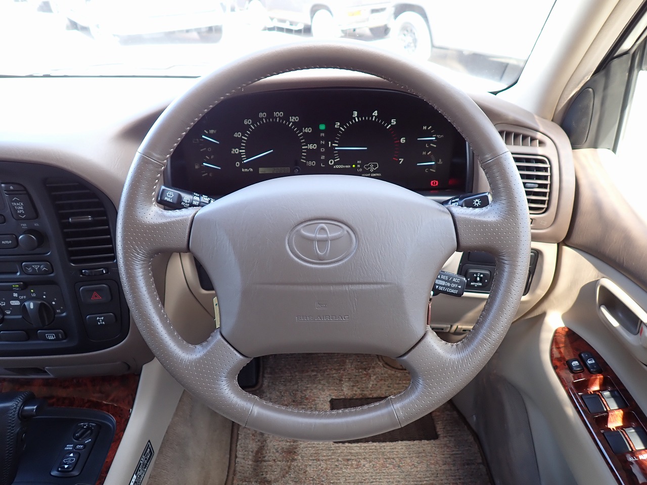 TOYOTA Land Cruiser 100